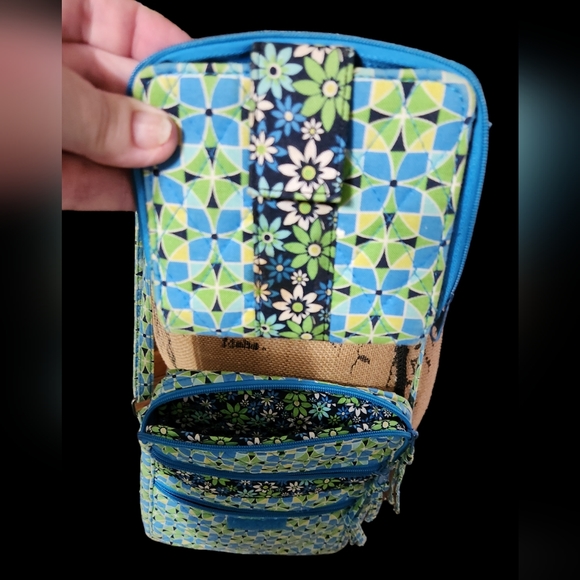 VERA BRADLEY: Daisy 🌻 CROSSBODY BAG & WALLET Both pieces!💙 MATCHING, RARE SET - Picture 16 of 16